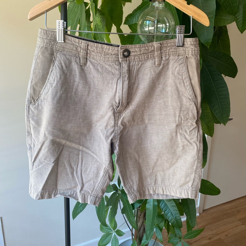 Slim fit, shorter length flat front chino shorts by Volcom. Men’s size 30, khaki
